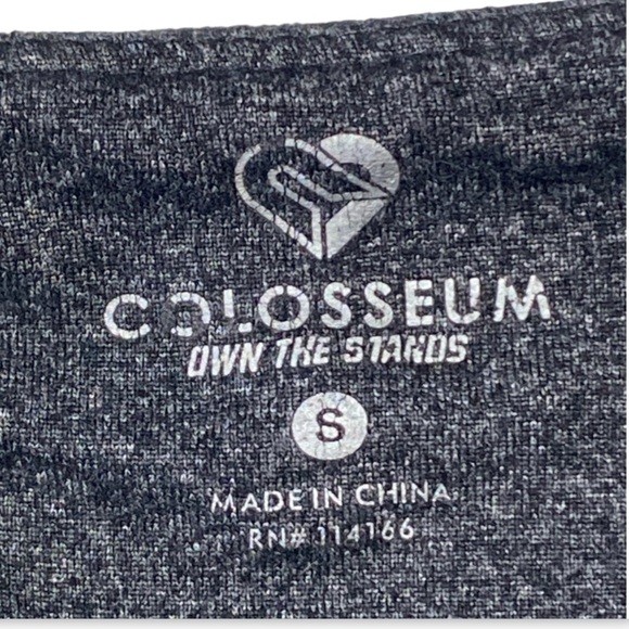 Colosseum Wisconsin Badgers Cropped Grey Workout Leggings - Picture 8 of 9